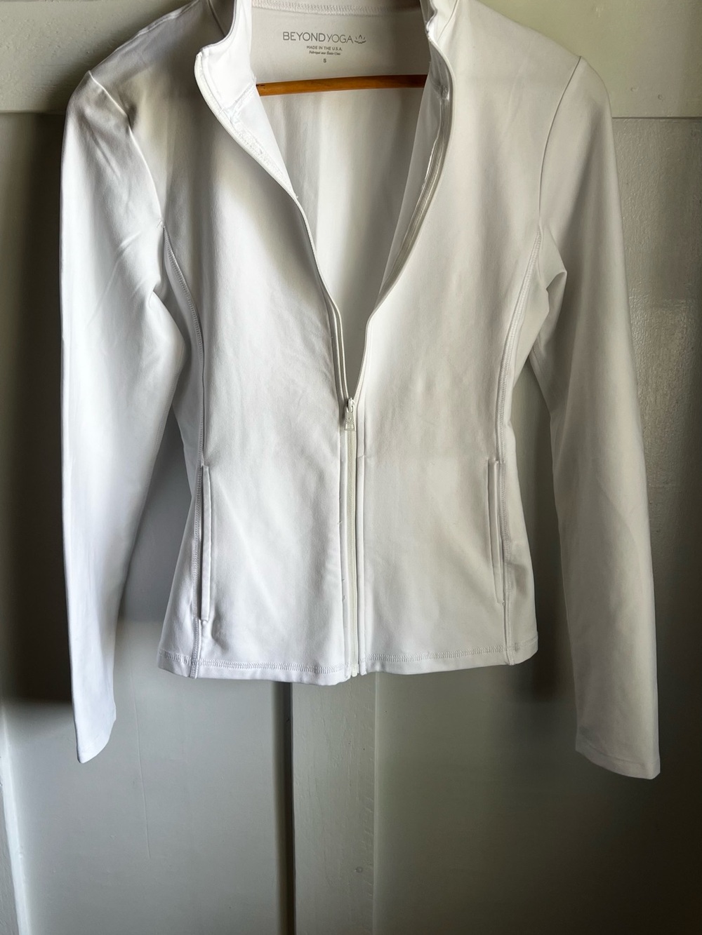 Beyond Yoga White Zip-Up Utility Jacket